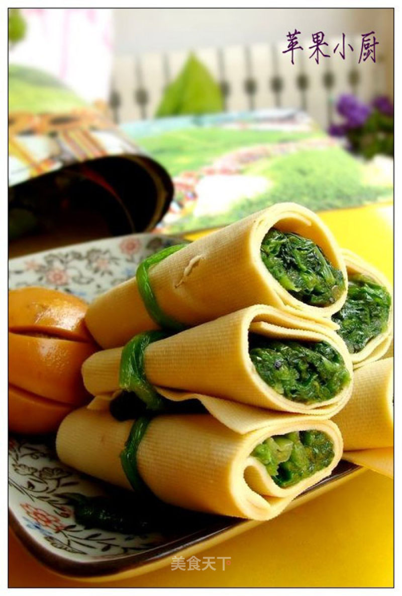 Thousands of Spinach Rolls