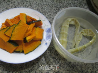 Stir-fried Japanese Pumpkin with Lamb Tail Bamboo Shoots recipe