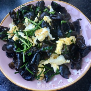Scrambled Eggs with Chives and Fungus recipe