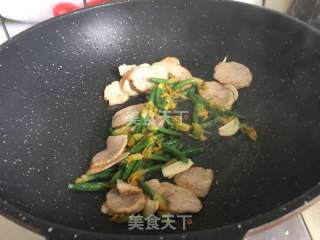 Stir-fried Pork Roll with Top Flower and Cucumber recipe