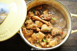 Beiding Cast Iron Pot Recipe｜eating Chicken for Chinese New Year, Good Luck! Let's Have A Pot of Delicious Mushroom Stewed Chicken~ recipe