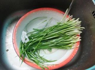 Stir-fried Chives with Egg and Red Pepper recipe