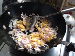 Scrambled Eggs with Onions recipe