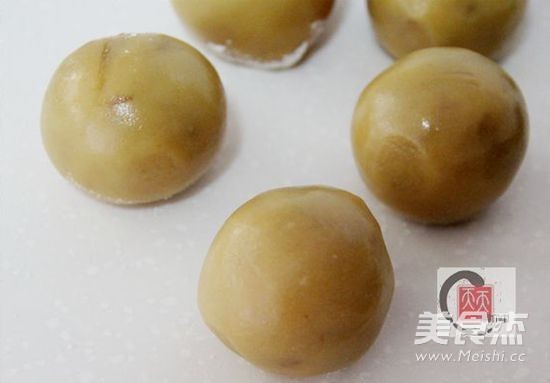 Mooncake with Lotus Seed Paste and Egg Yolk recipe