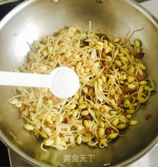 Stir-fried Soy Sprouts with Diced Pork recipe