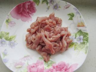 Braised Noodles with Celery and Fungus Meat recipe