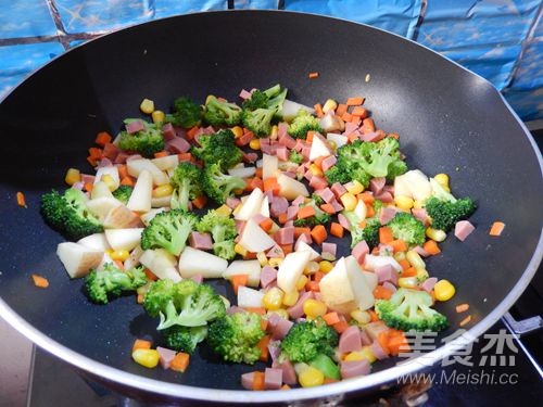 Fruit and Vegetable Bread Pizza recipe