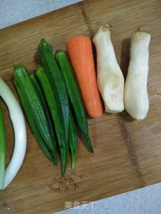 Fried Okra with Pleurotus Eryngii recipe