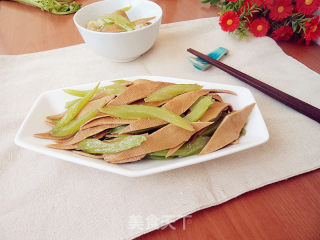 Fried Celery with Bean Curd recipe