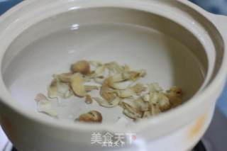 Nourish The Lungs and Relieve Cough [sydney Loquat Lean Pork Soup] recipe