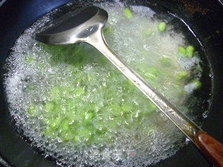 Fried Lotus Leaf Egg with Edamame recipe