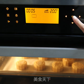 Traditional Mid-autumn Festival-mooncakes with Egg Yolk and Lotus Paste recipe