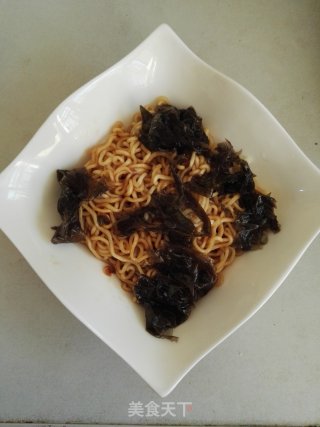 Egg Noodles with Red Intestine recipe