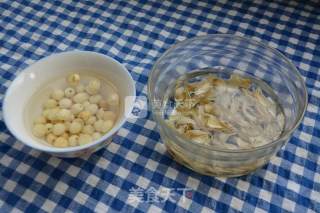 White Fungus, Red Date and Lotus Seed Soup recipe