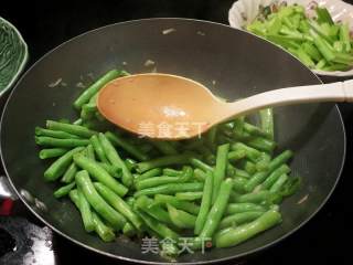 Stir-fried Cowpea with Pork Neck recipe