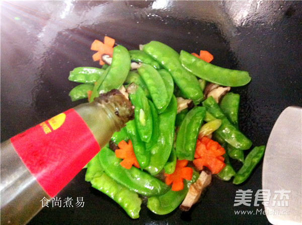 Winter Mushroom and Oyster Fragrant Snow Peas recipe