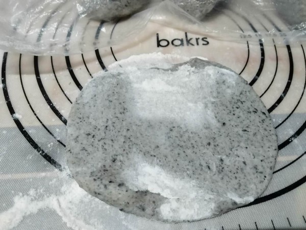 Coconut-flavored Black Sesame Buns recipe