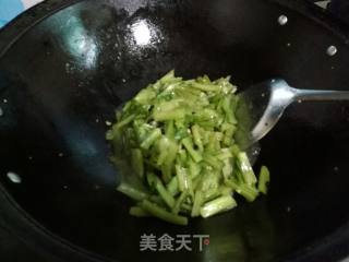 Hometown Stir-fried Liangma recipe