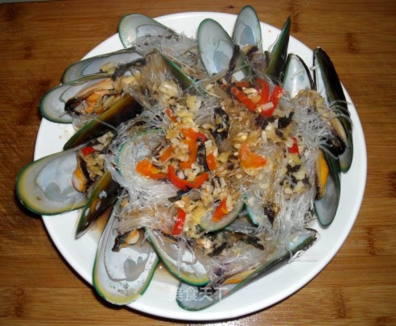 Steamed Mussels with Vermicelli and Garlic recipe