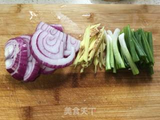 Stir-fried Crab with Ginger and Green Onion recipe