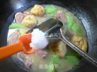 Boiled Chicken Drumsticks with Tofu and Lettuce in Oil recipe