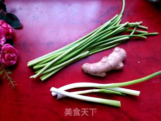 Stir-fried Jelly with Garlic Sprouts recipe