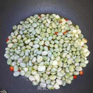 Stir-fried Broad Beans with Leek recipe