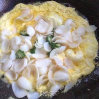 Scrambled Eggs with Lily recipe