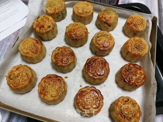 Cantonese Egg Yolk Bean Paste Mooncake recipe