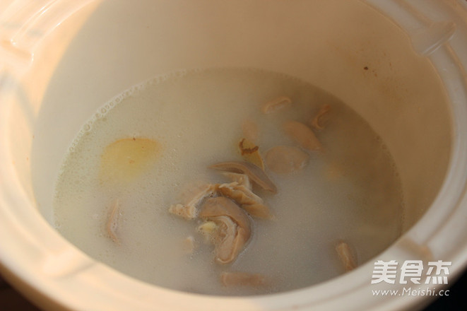 Lotus Seed Pepper Pork Belly Soup recipe