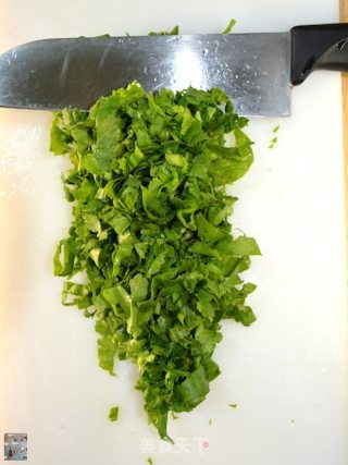 Griddle with Minced Pork and White Radish Leaves recipe