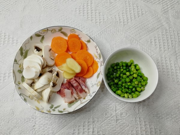 Stir-fried Bacon with White Mushrooms and Peas recipe