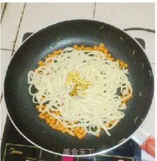 Fried Noodles with Shredded Coconut Salad recipe