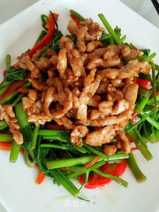 #春食野菜香# Stir-fried Shredded Pork with Wild Celery recipe