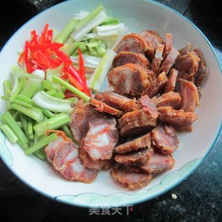 Stir-fried Sausage with Celery and Garlic recipe
