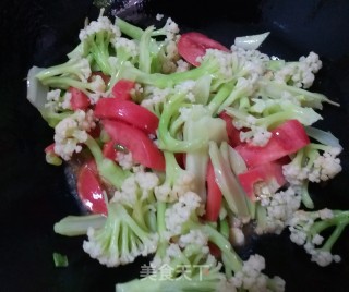 Stir-fried Organic Cauliflower with Tomatoes recipe