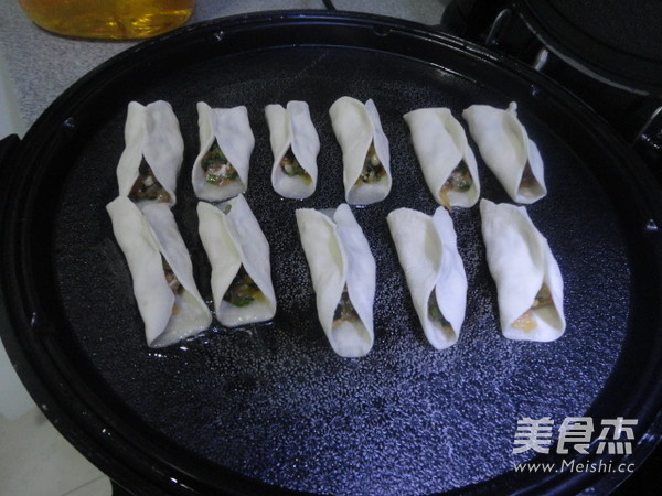 Ice Flower Pot Stickers recipe