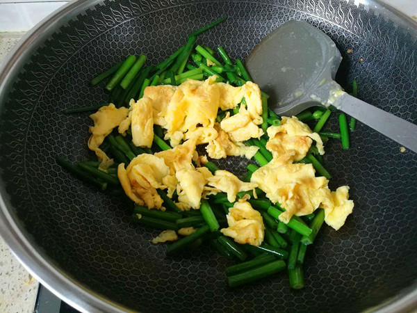 Scrambled Eggs with Spring Chives recipe