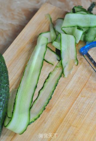 Tuna Intestine Cucumber Sushi recipe