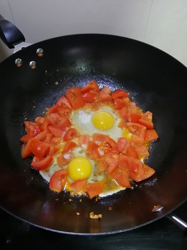 Simple and Delicious~~tomato and Egg Boiled Noodles recipe