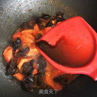 Scrambled Eggs with Tomato and Fungus recipe