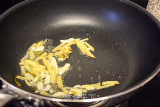 Stir-fried Large Intestine with Pickled Vegetables and Bamboo Shoots recipe