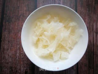 Peach Gum Soap Japonica Rice Tremella Soup recipe