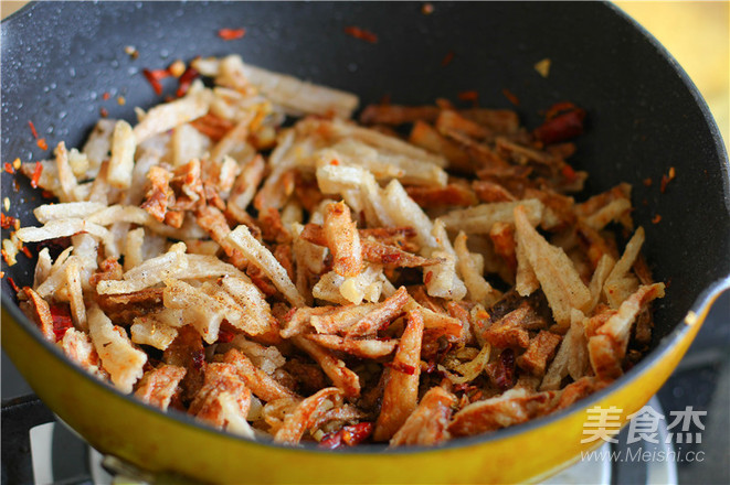 Stir-fried Lotus Root Strips recipe