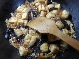 Braised Bamboo Shoots with Black Fungus and Small Oil Tofu recipe