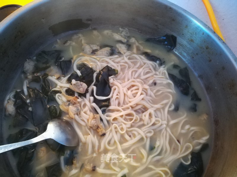Sea Vegetable Noodles with Clams recipe