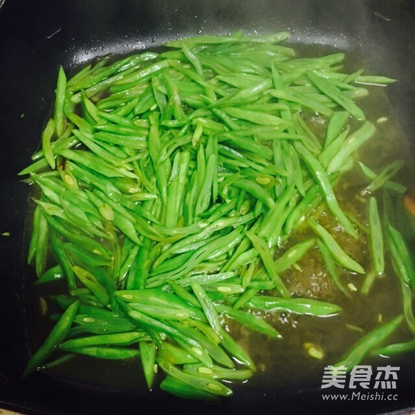 Braised Noodles with Beans recipe