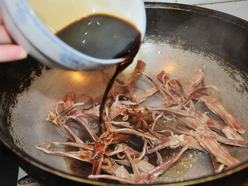 Duck Tongue in Wine Sauce recipe