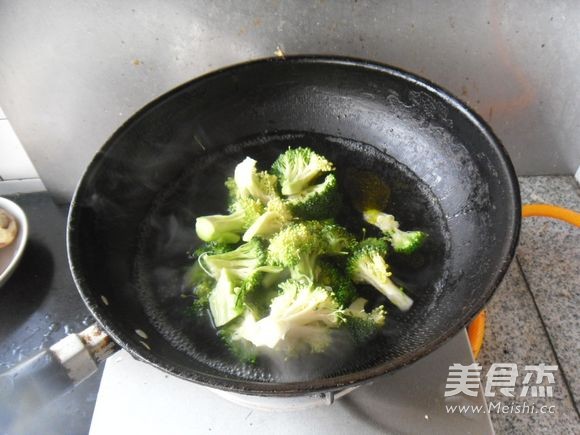 Broccoli with Thousand Island Sauce recipe