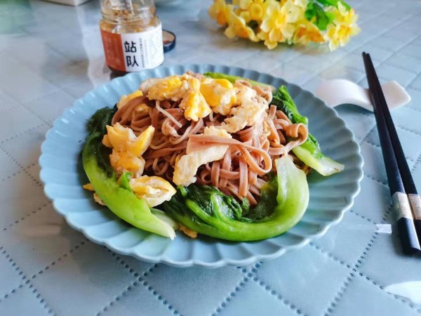 Soba Noodles with Eggs and Vegetables recipe